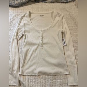 White waffle knit low neck shirt